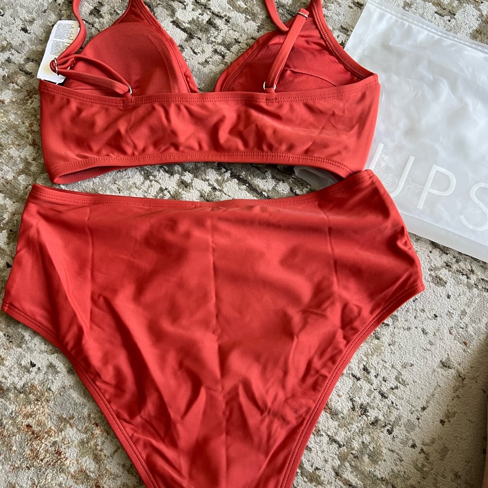 High-waisted bikini.